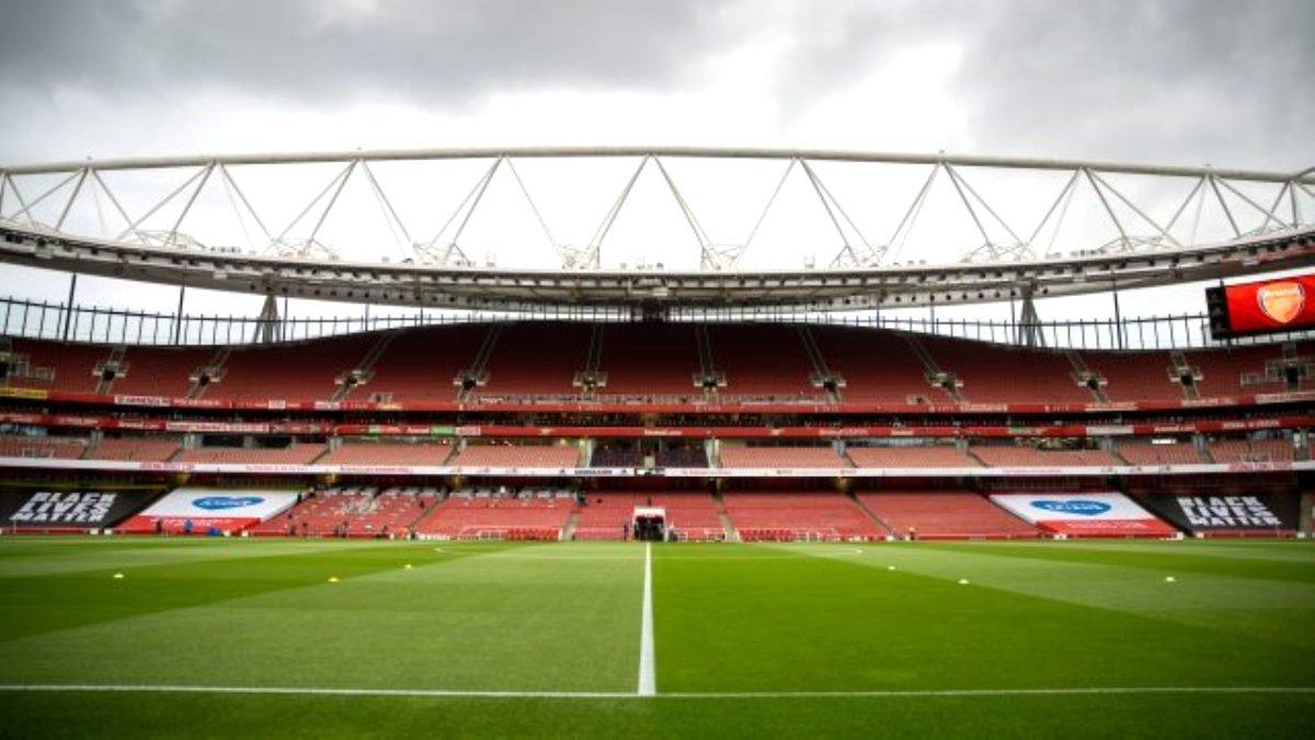 İngiltere'de sınırlı seyirci kararı ertelendi