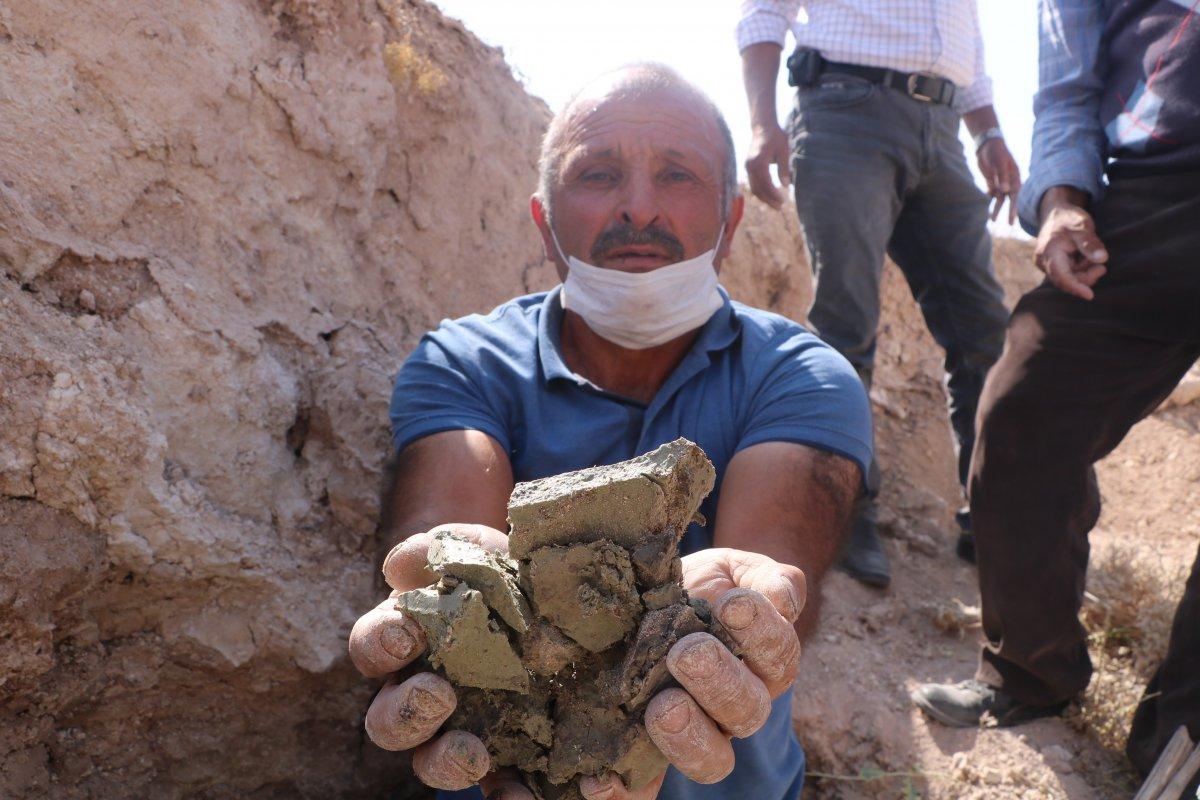 Sivas'ta şifa bulmak için toprak yiyen köylüler