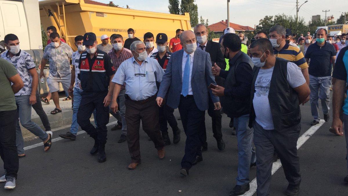 Edirne'de bisikletli çocuğa kamyon çarptı, mahalleli yolu kapatarak tepki gösterdi