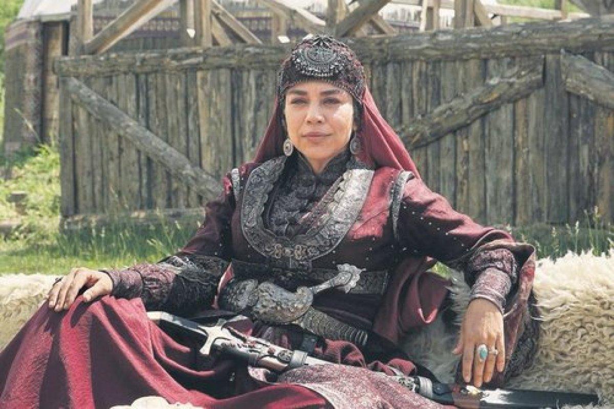 Yeşim Ceren Bozoğlu, Hazal Kaya ile aynı fikirde değil