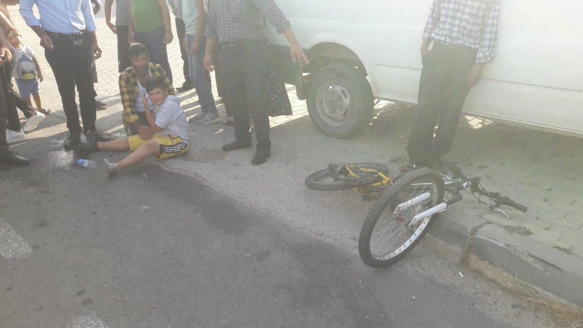 Edirne'de bisikletli çocuğa kamyon çarptı, mahalleli yolu kapatarak tepki gösterdi