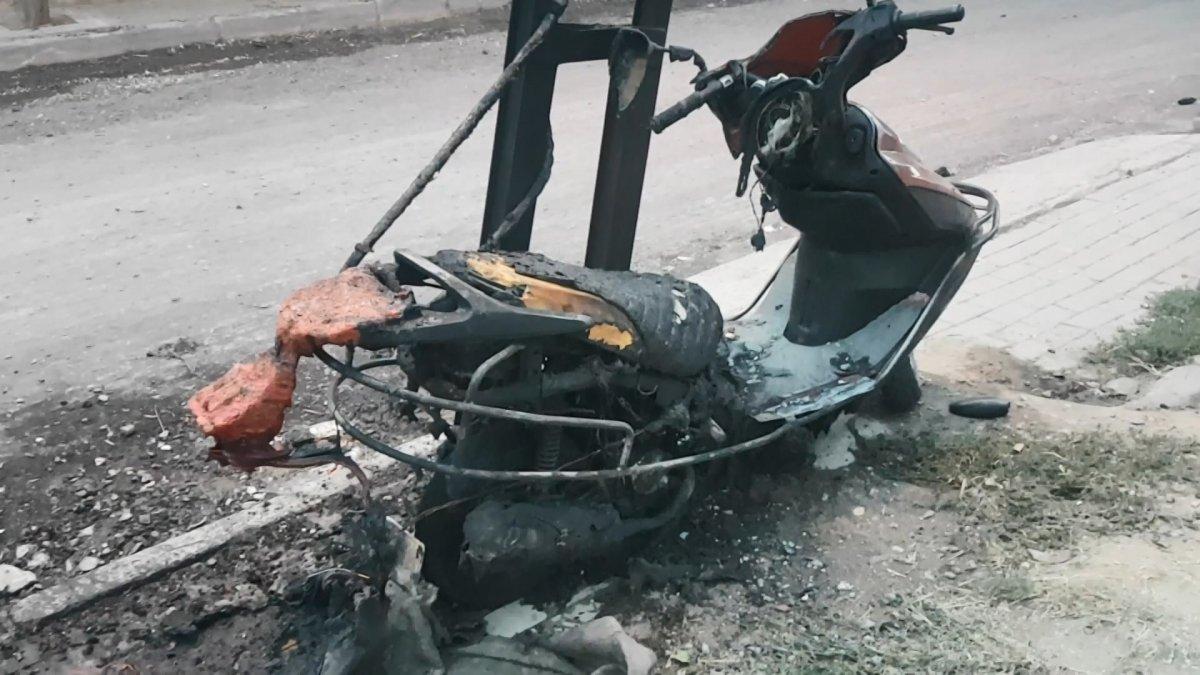 Avcılar'da ateşle oynayan çocuklar motosikleti küle çevirdi