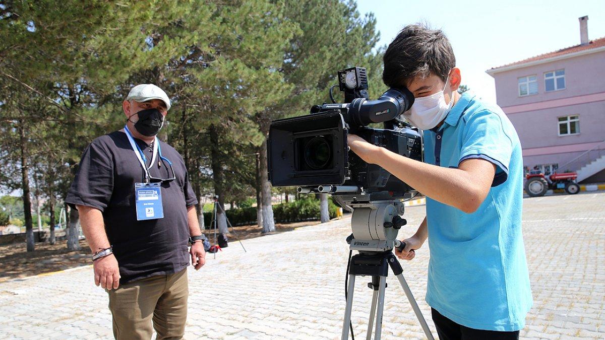 Köy okullarındaki çocuklar, kendi filmlerini çekmeyi öğreniyor