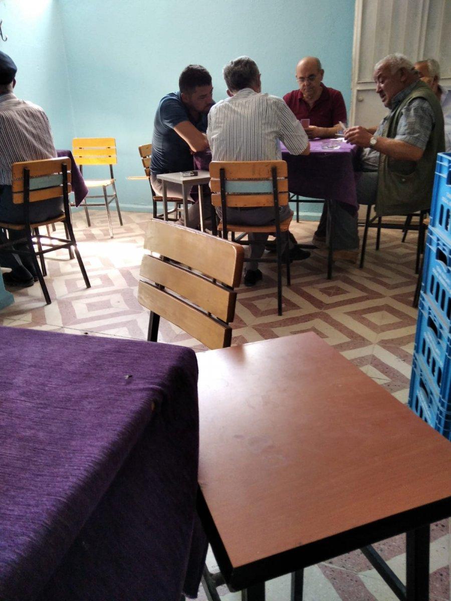 CHP'li Başkan Hüseyin Gemi, kağıt oynarken görüntülendi