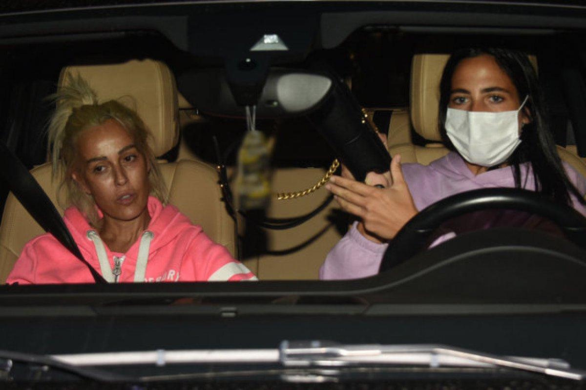 Zehra Çilingiroğlu, teyzesiyle gezmelerde