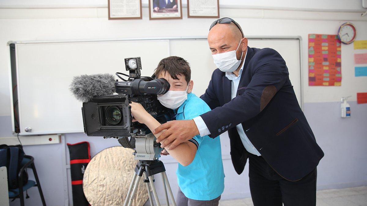 Köy okullarındaki çocuklar, kendi filmlerini çekmeyi öğreniyor