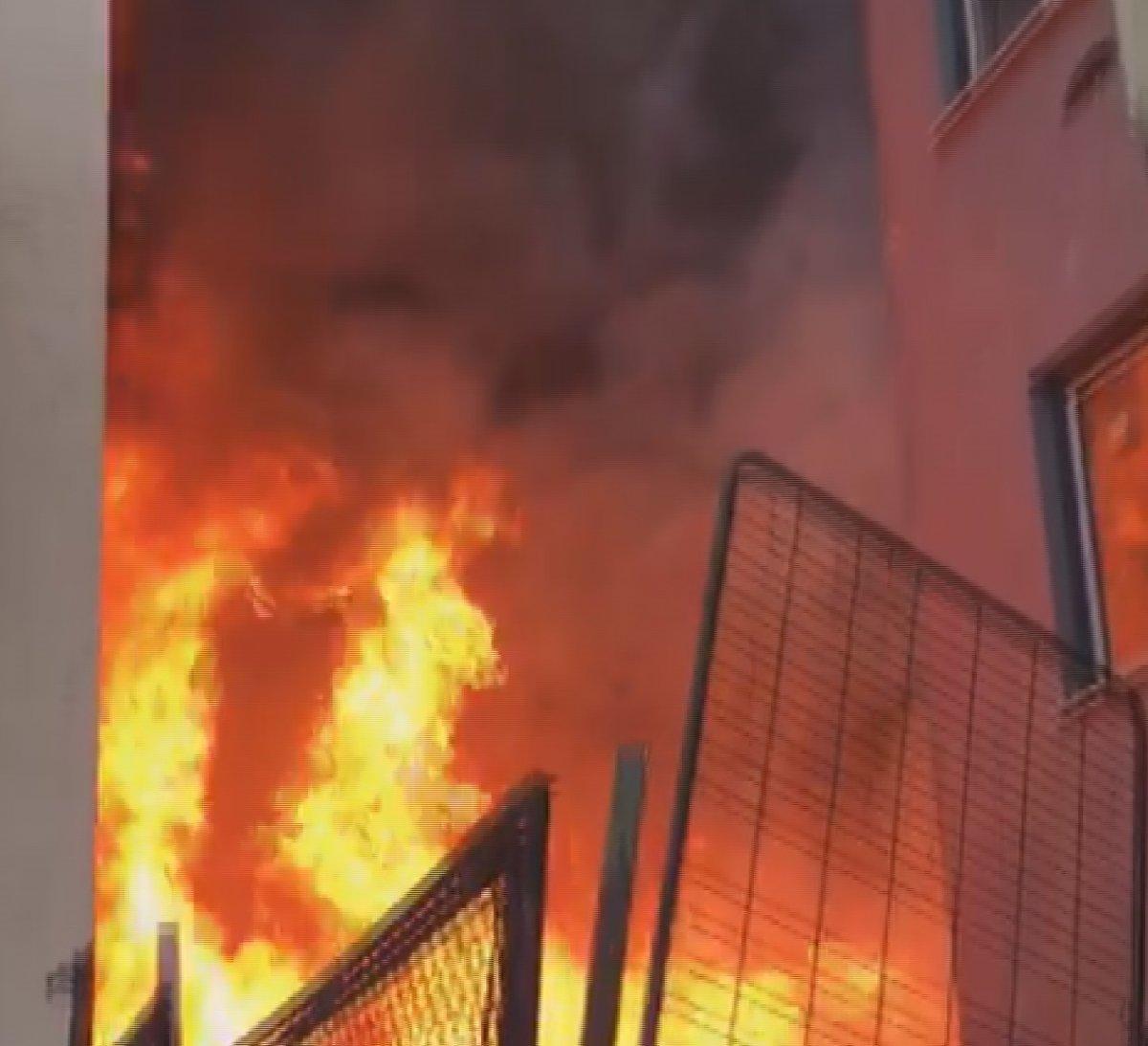 Eyüpsultan'da 5 katlı binada yangın çıktı