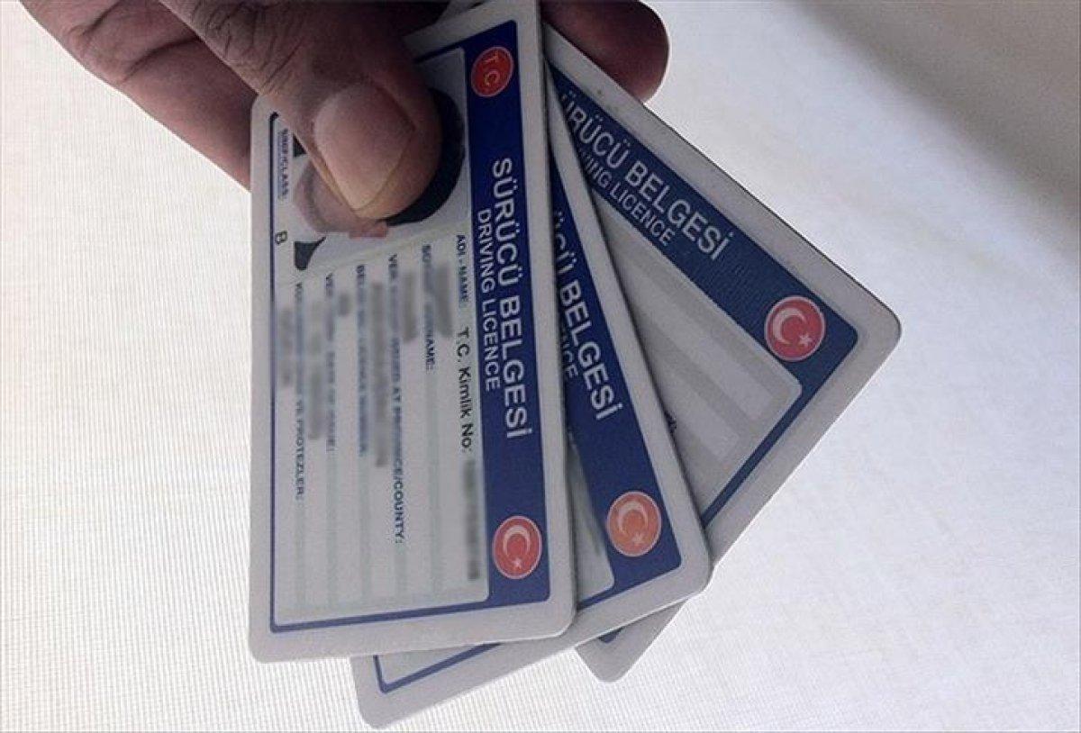 Kimlik ile ehliyet birleştirme ücretli mi? Yeni kimlik yenileme tarihinin son günü ne zaman?