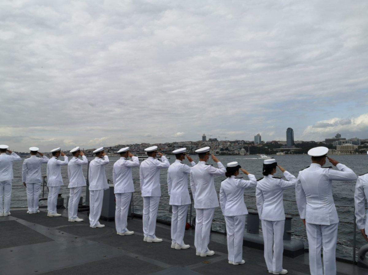 Deniz Harp Okulu öğrencileri, Barbaros Hayrettin Paşa Türbesi’ni selamladı