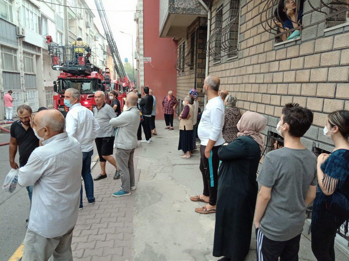 Eyüpsultan'da 5 katlı binada yangın çıktı