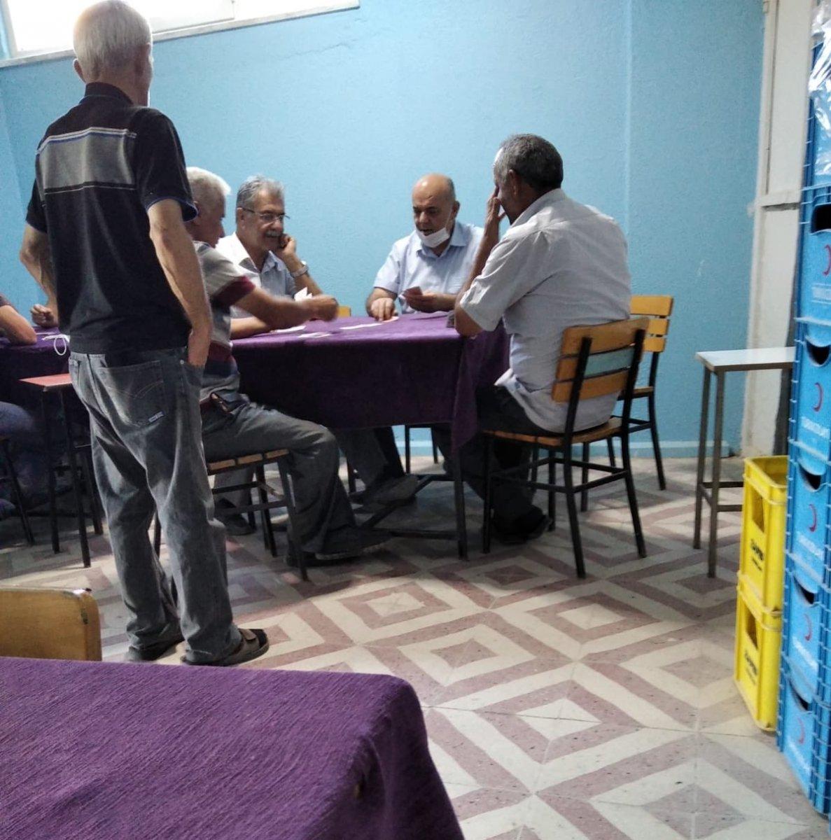 CHP'li Başkan Hüseyin Gemi, kağıt oynarken görüntülendi