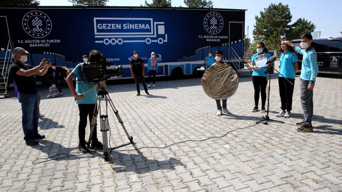 Köy okullarındaki çocuklar, kendi filmlerini çekmeyi öğreniyor