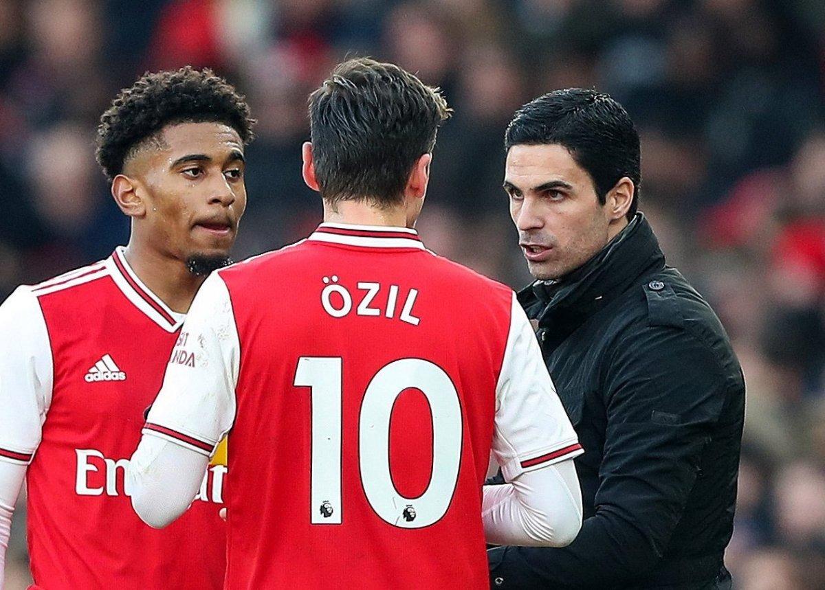 Mikel Arteta: Mesut Özil'in kadroya girmesi zor