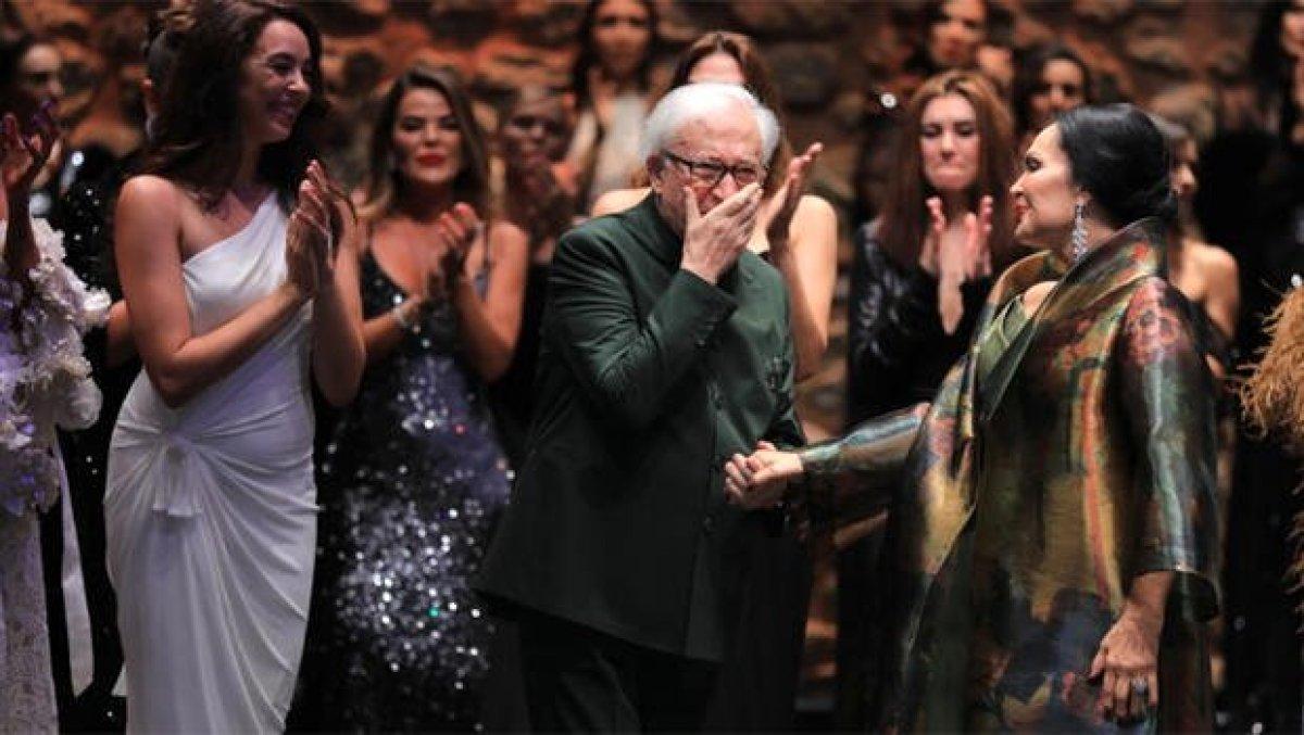 Son defilesini yapan Yıldırım Mayruk kimdir? Türkan Şoray, Yıldırım Mayruk'un son defilesinde yürüdü...