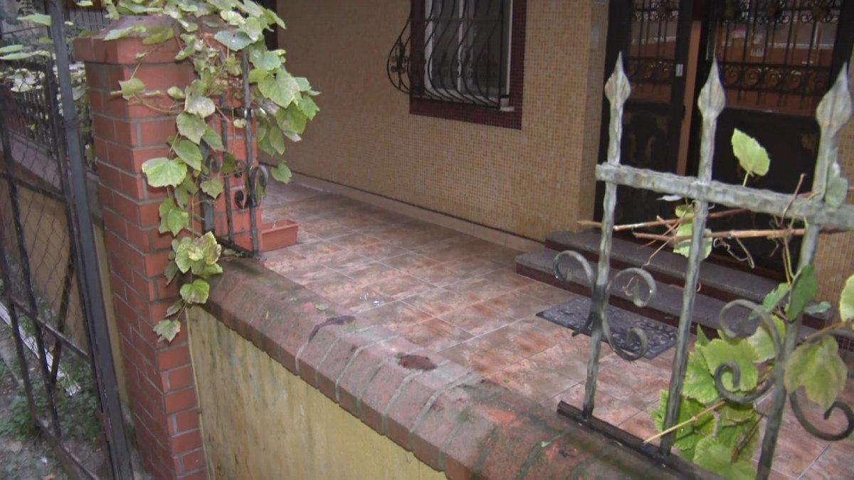 Avcılar’da balkondan düşen yaşlı adama demir korkuluklar saplandı