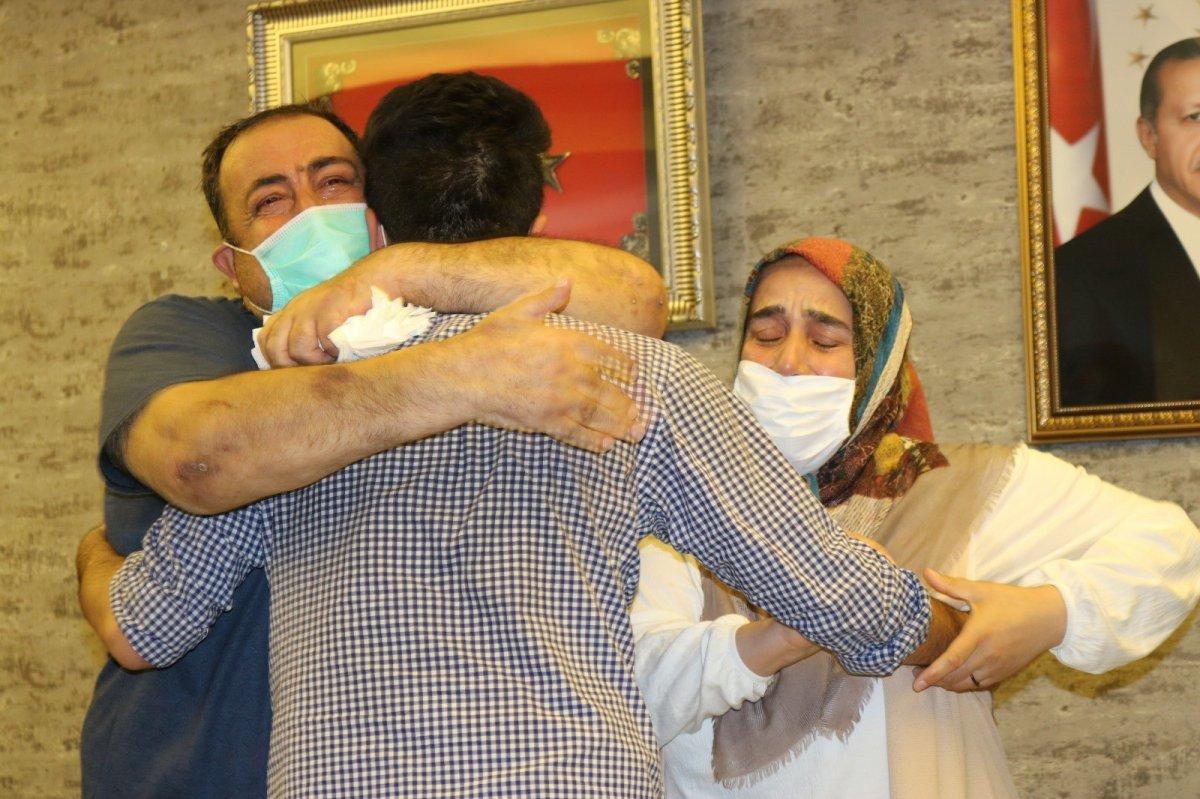 HDP önündeki ailelerden biri daha evladına kavuştu