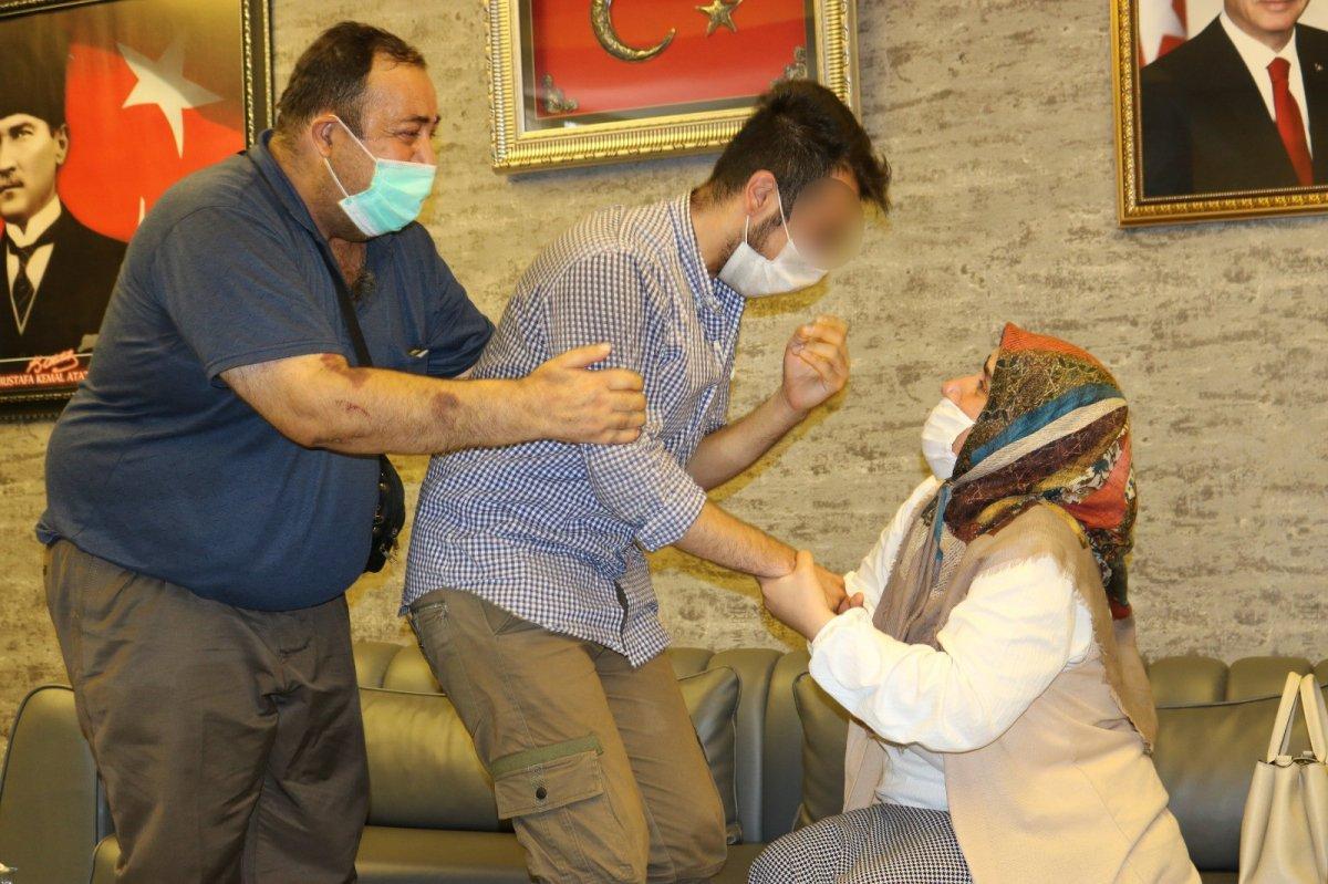 HDP önündeki ailelerden biri daha evladına kavuştu