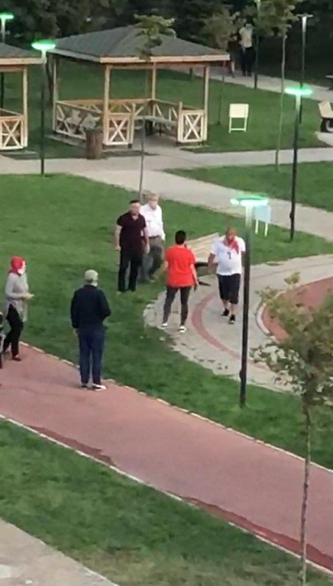 Bursa'da çimlere basma kavgası