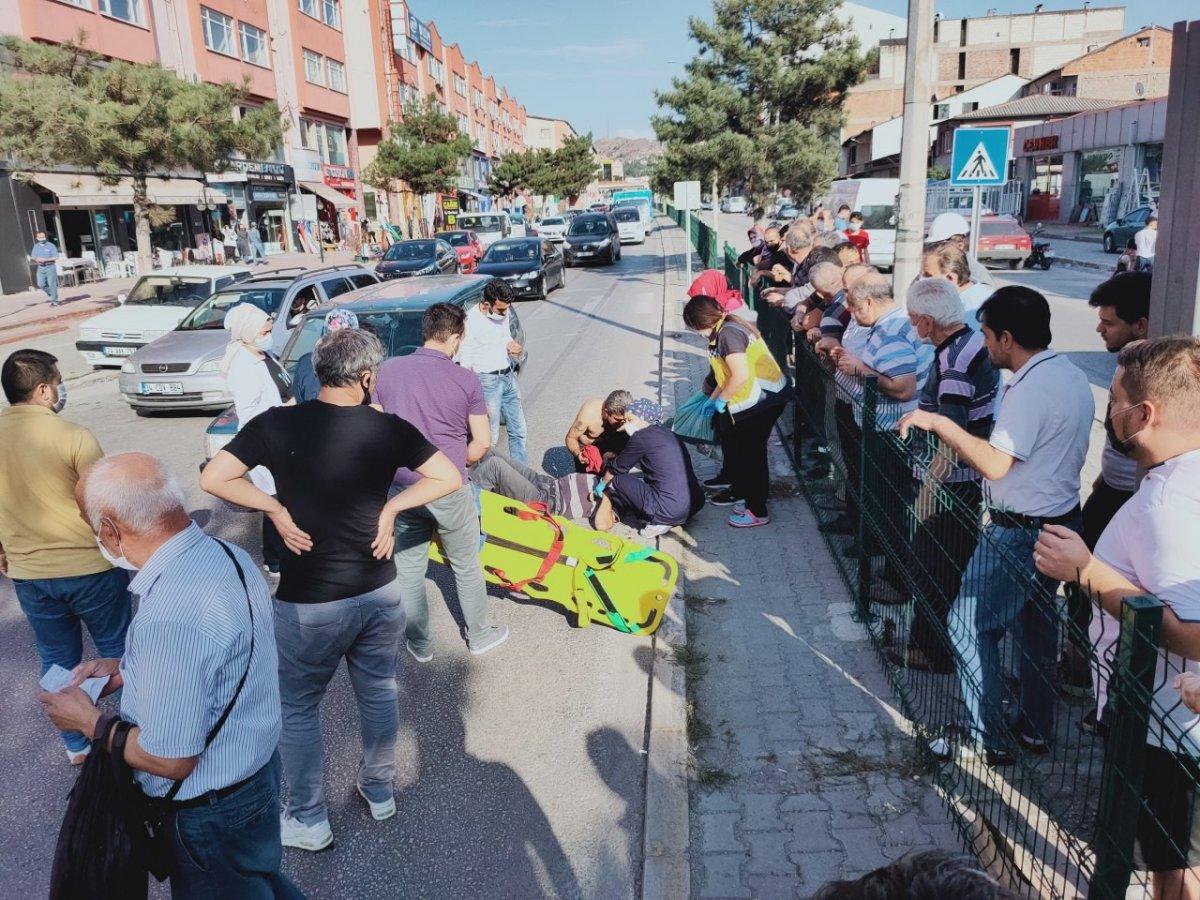 Karabük'te otomobilin yaya çarpma anı güvenlik kamerasına yansıdı