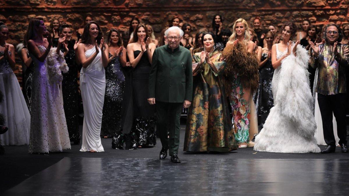 Son defilesini yapan Yıldırım Mayruk kimdir? Türkan Şoray, Yıldırım Mayruk'un son defilesinde yürüdü...