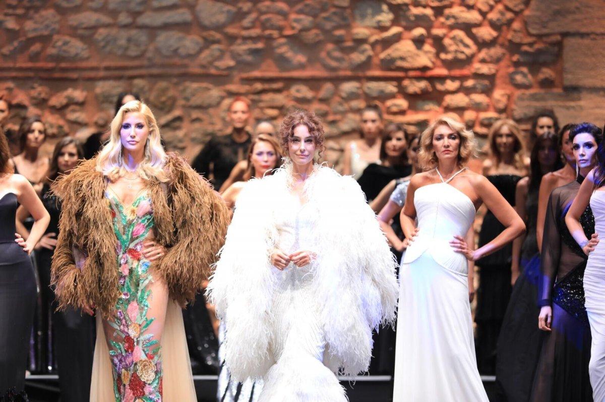 Yıldırım Mayruk'un geniş katılımlı jübile defilesi