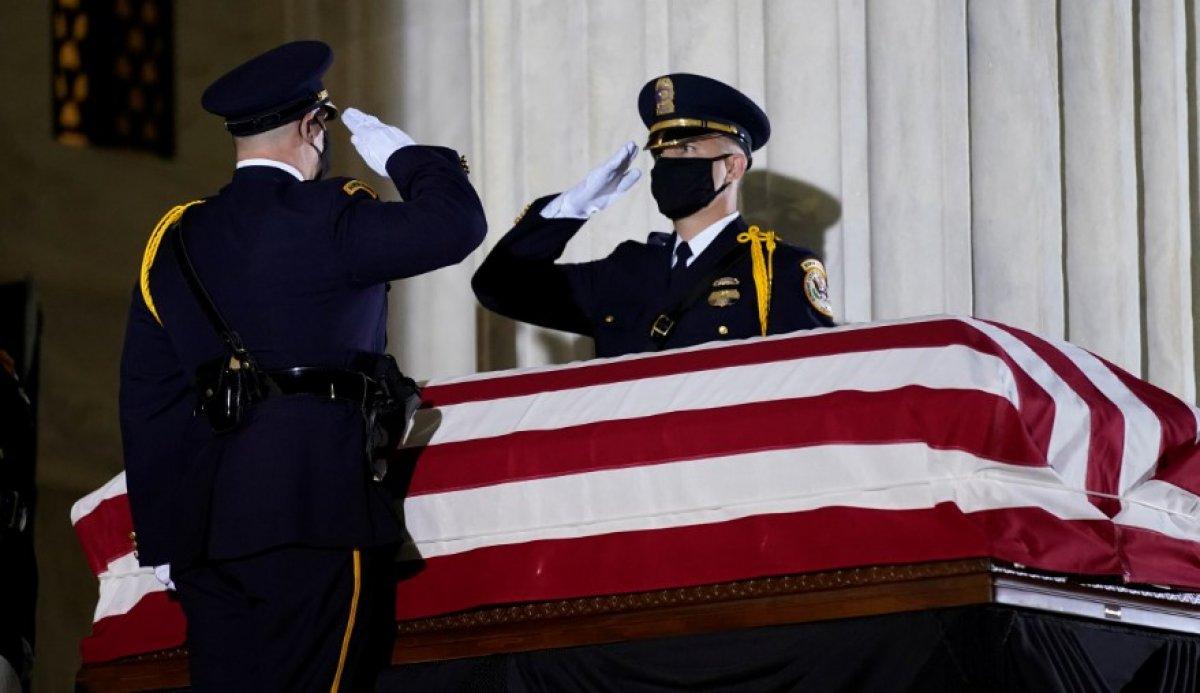 Trump cenaze töreninde yuhalandı