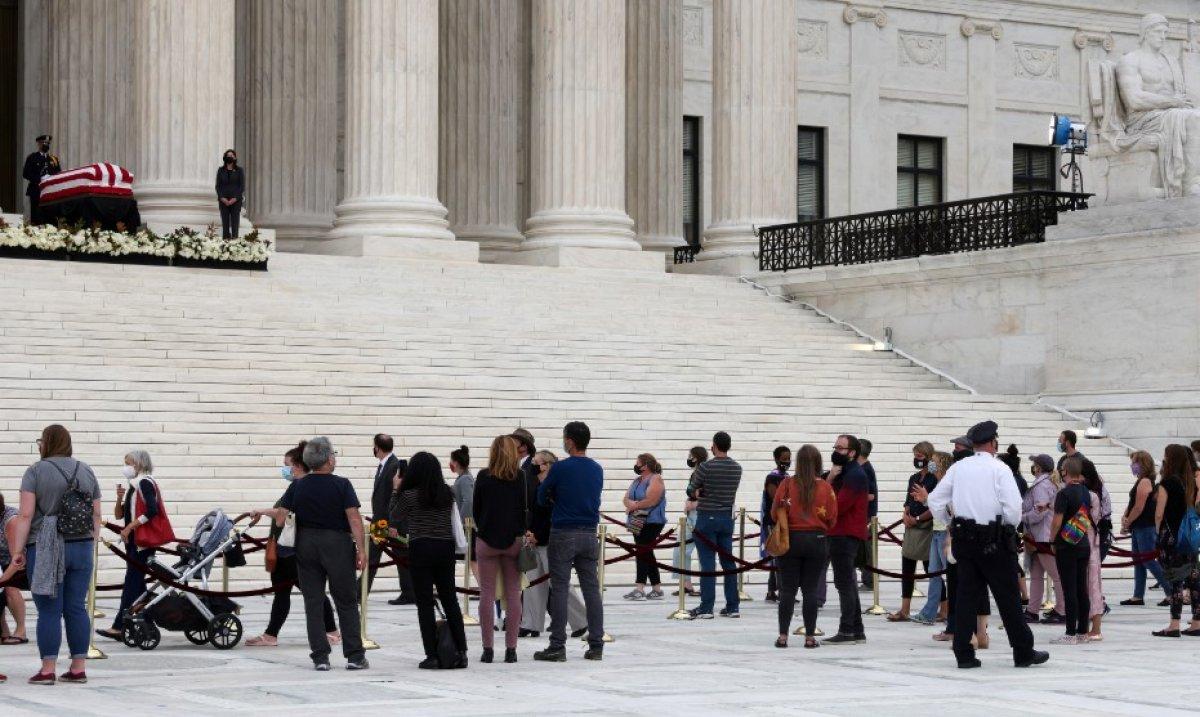 Trump cenaze töreninde yuhalandı