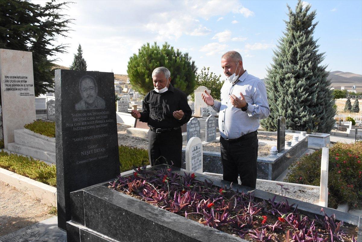 Neşet Ertaş, vefatının 8. yılında anılıyor