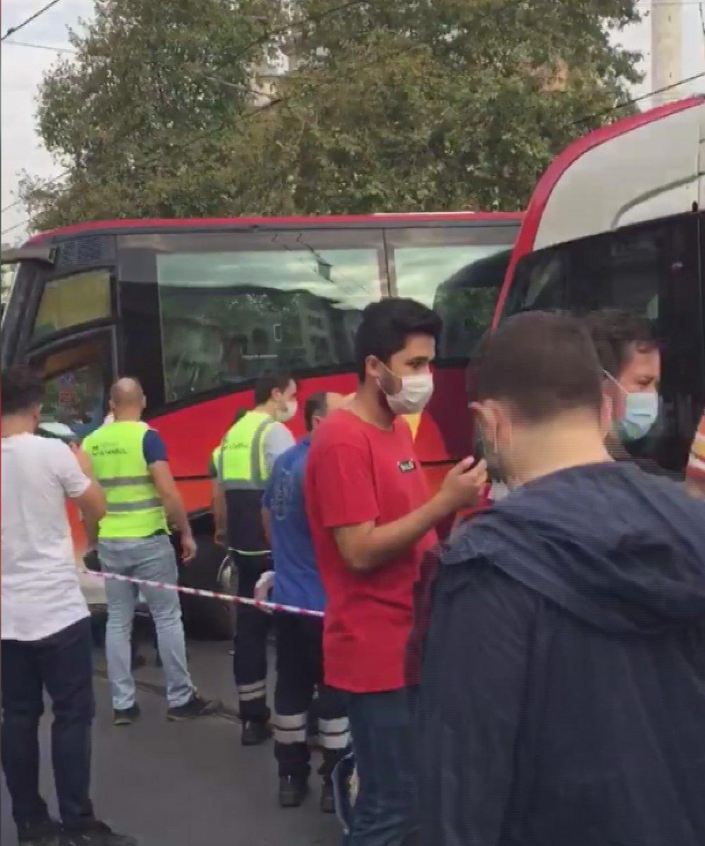 Laleli'de tramvay ile tur otobüsü çarpıştı