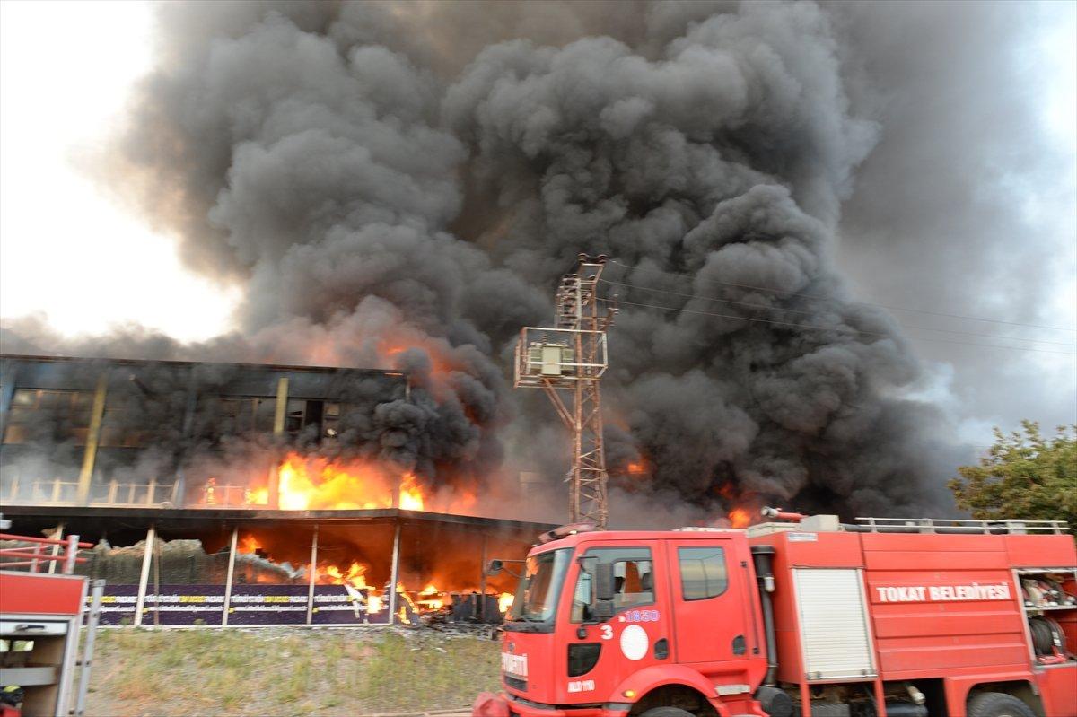 Tokat'ta bir AVM'de yangın çıktı