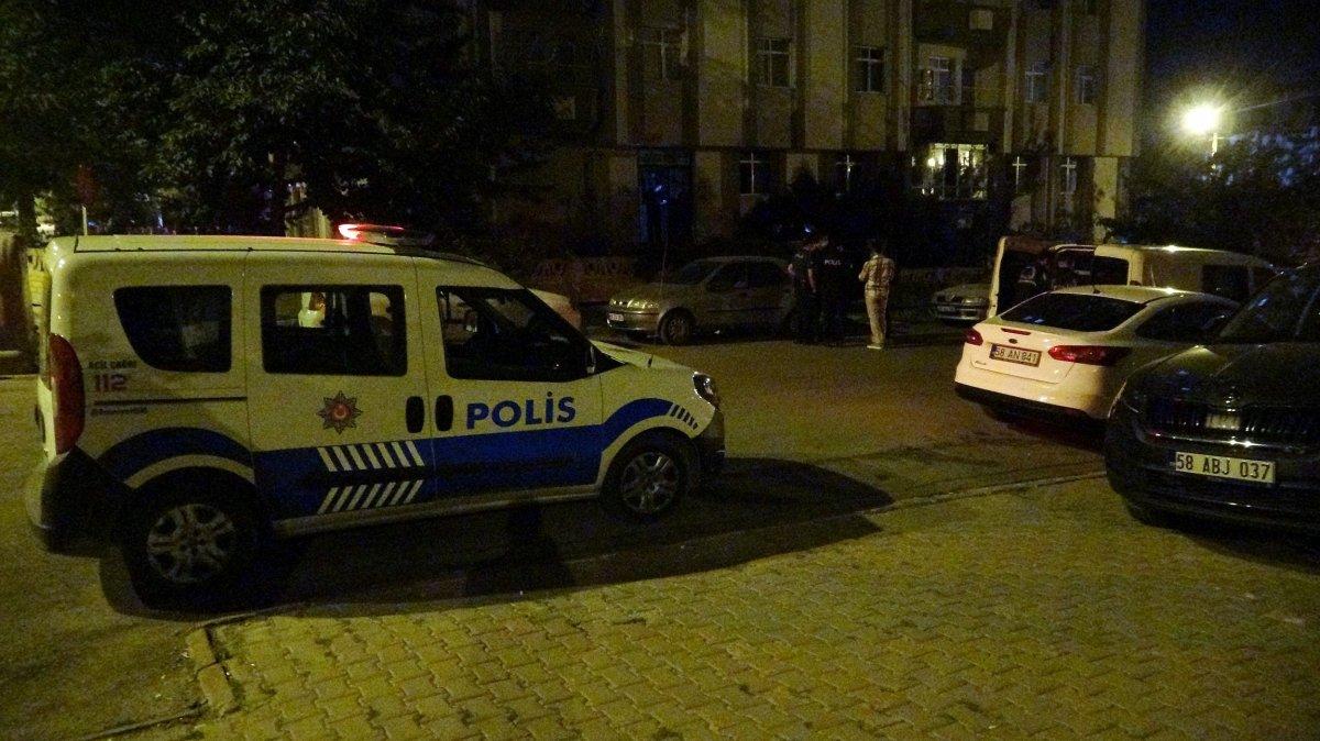 Sivas'ta bir genç kız onuncu kattan aşağı düştü