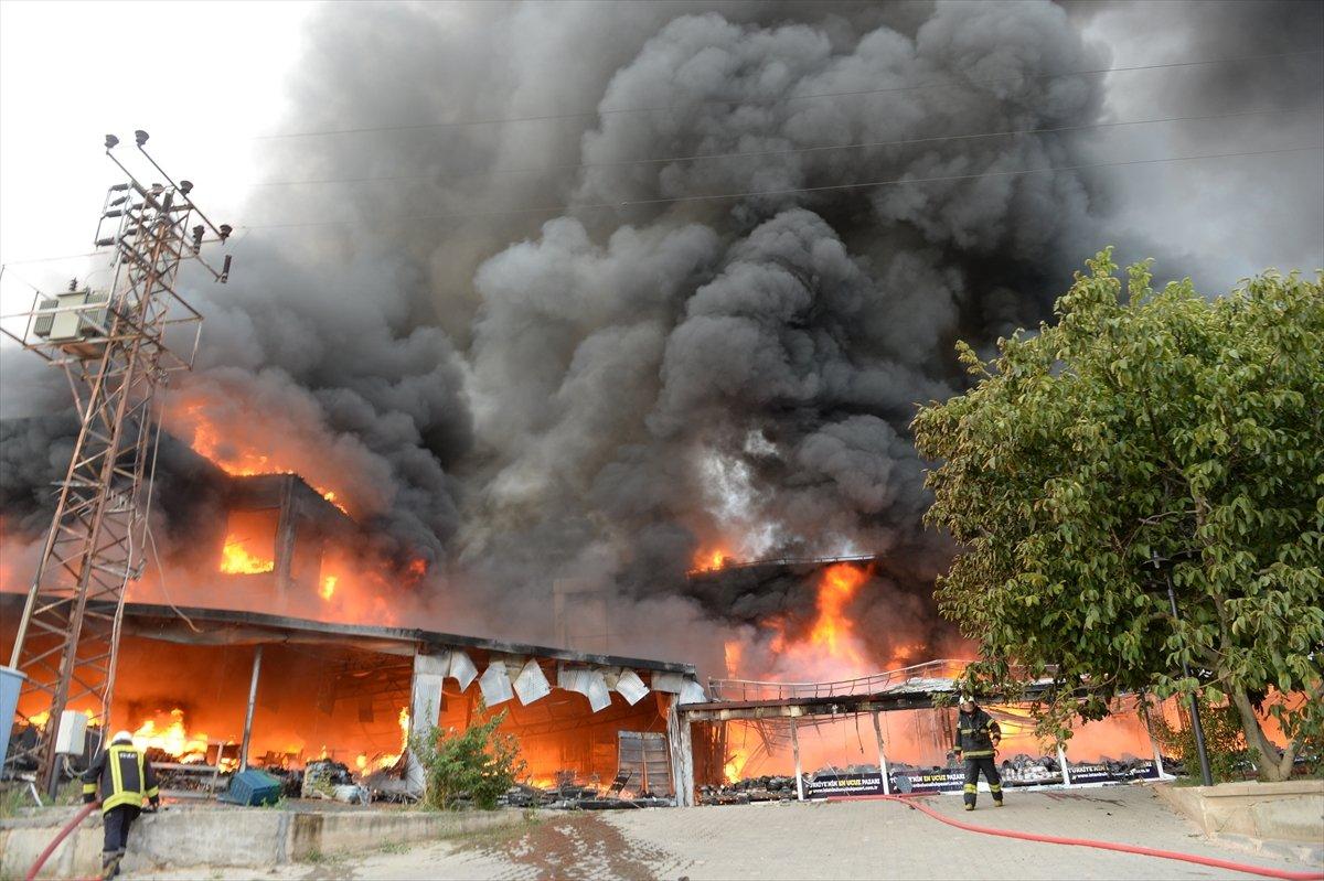 Tokat'ta bir AVM'de yangın çıktı