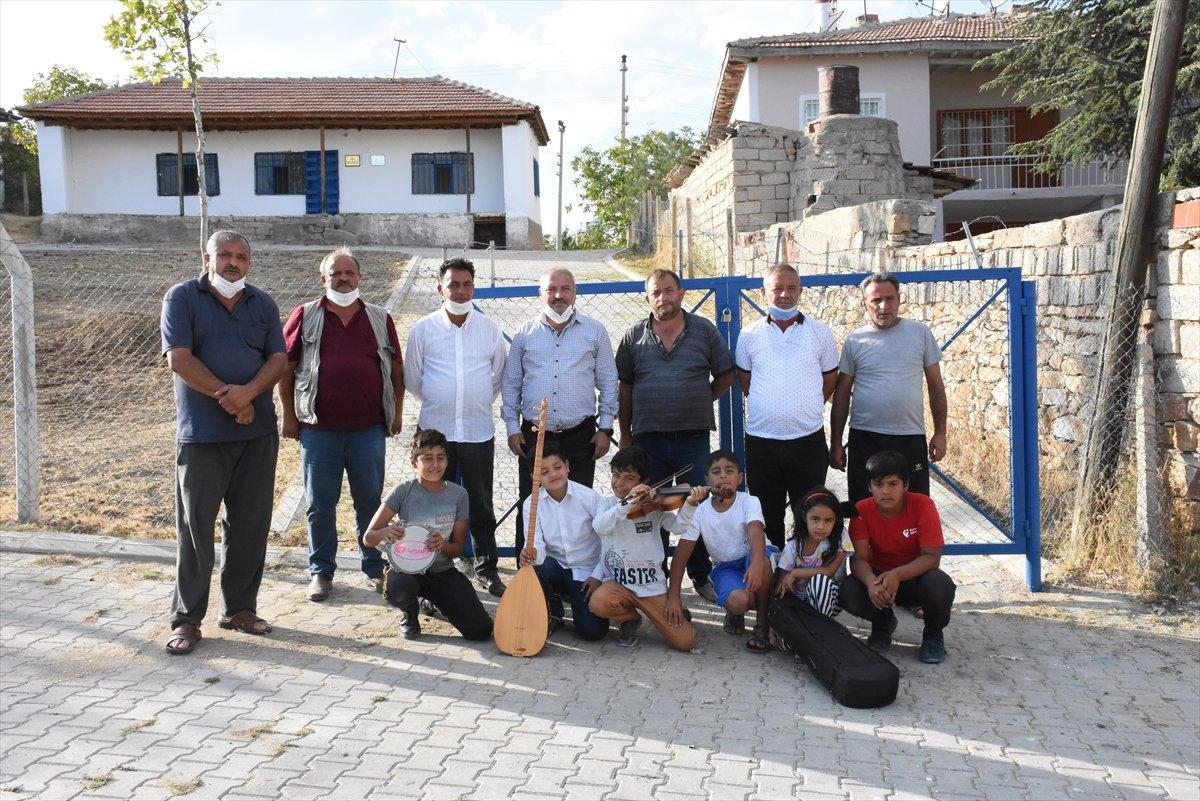 Neşet Ertaş, vefatının 8. yılında anılıyor