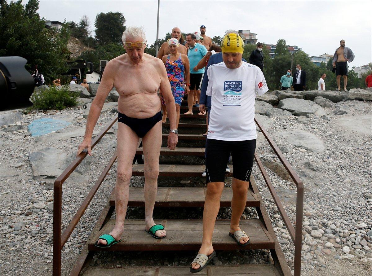 Michael Read İstanbul'da kulaç attı