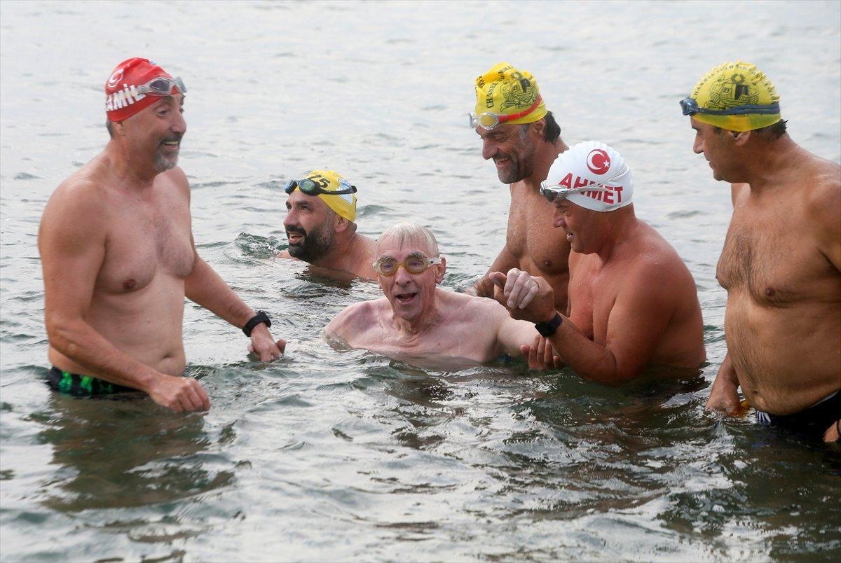 Michael Read İstanbul'da kulaç attı