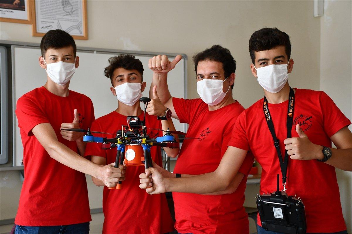 Lise öğrencileri İHA geliştirdi