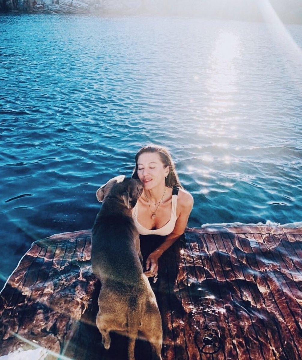 Başak Dizer, eşi Kıvanç Tatlıtuğ'a poz verdi