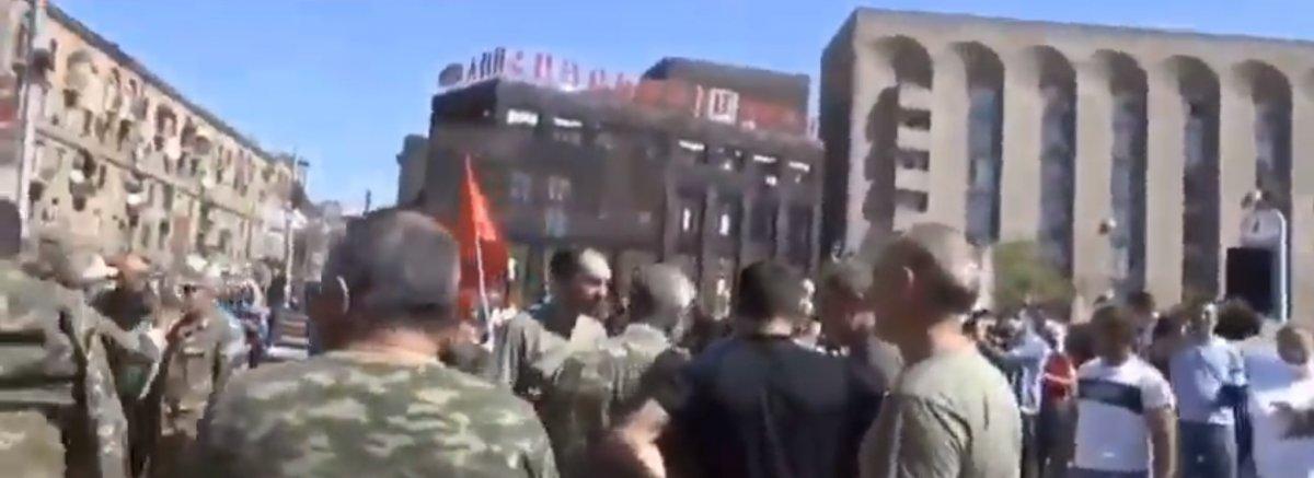 Ermenistan Başbakanı Nikol Paşinyan: Sıkıyönetim ve genel seferberlik ilan ettik