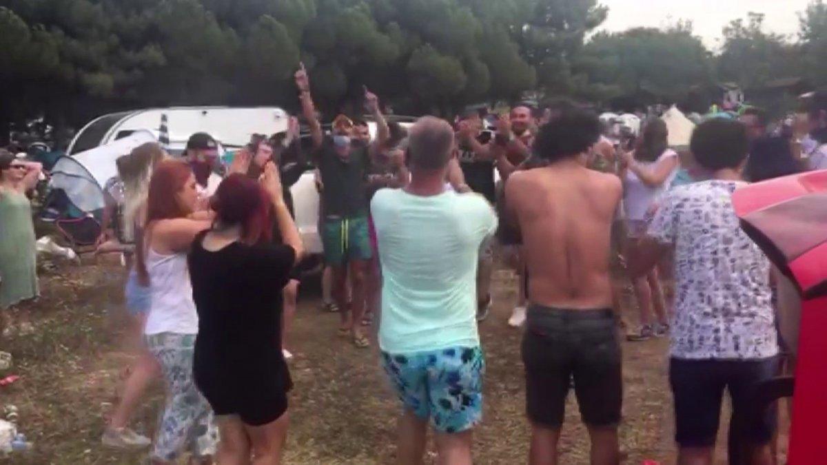 Şile’de salgına aldırış etmeyen gençler festival düzenledi