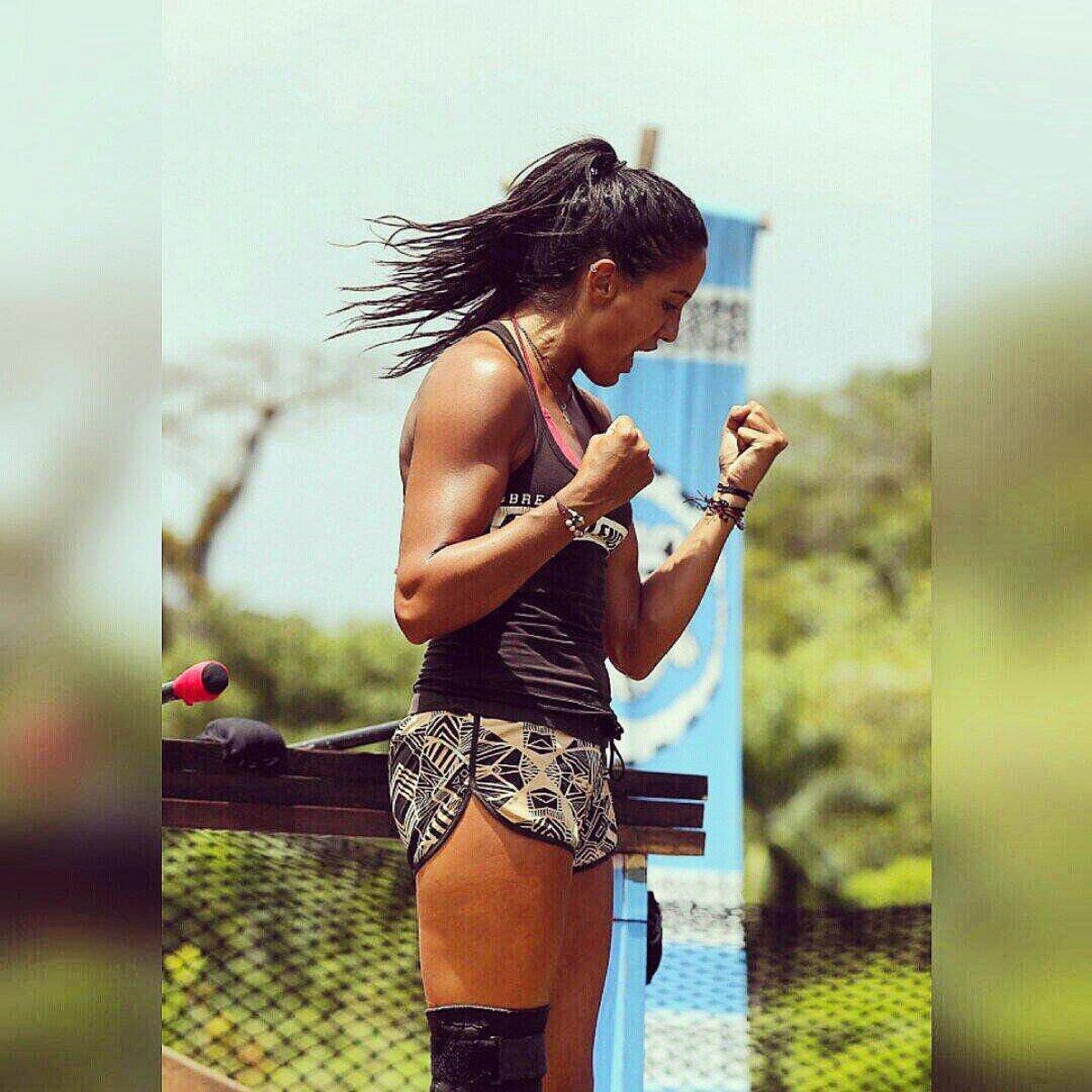 Sahra Işık'ın komşusu sopayla kapısına dayandı