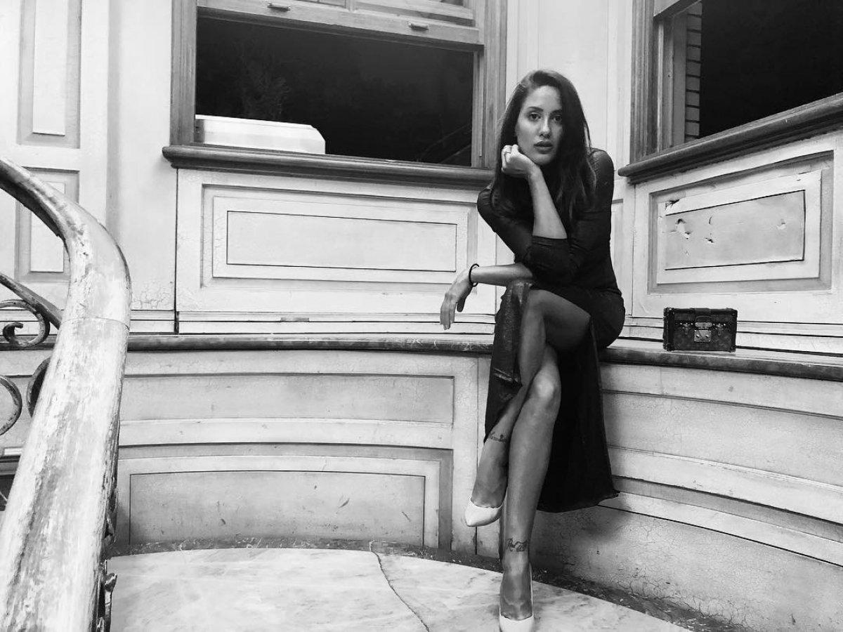 Sahra Işık'ın komşusu sopayla kapısına dayandı