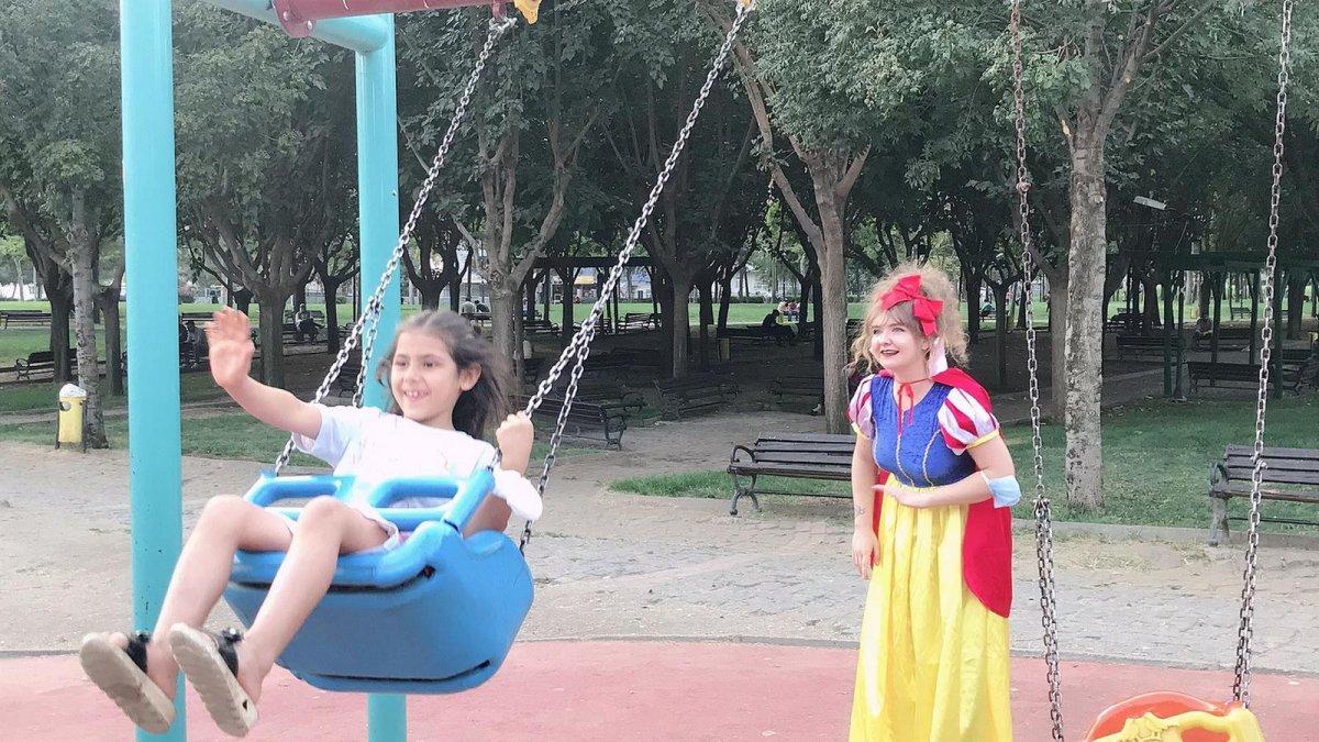 Diyarbakır’da su satan minik kıza duygulandıran sürpriz