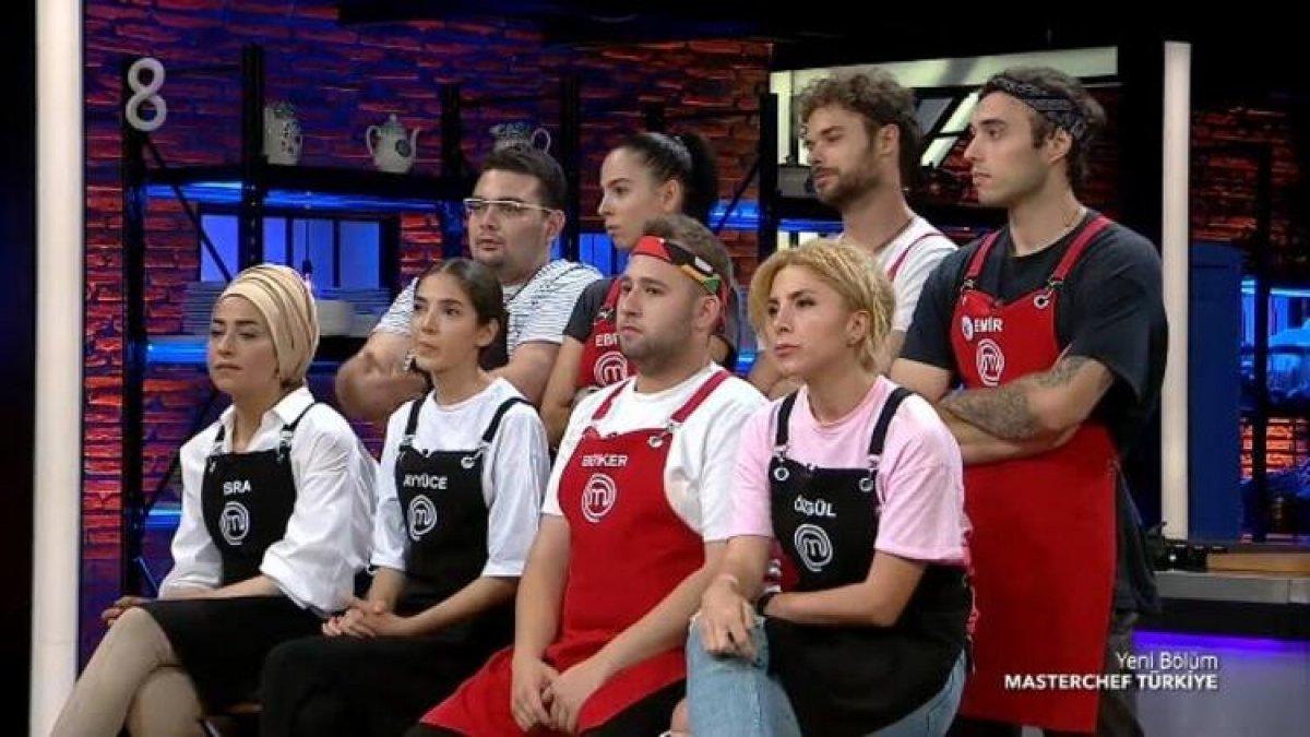 MasterChef'te Danilo Şef, iki takımla selfie çekti