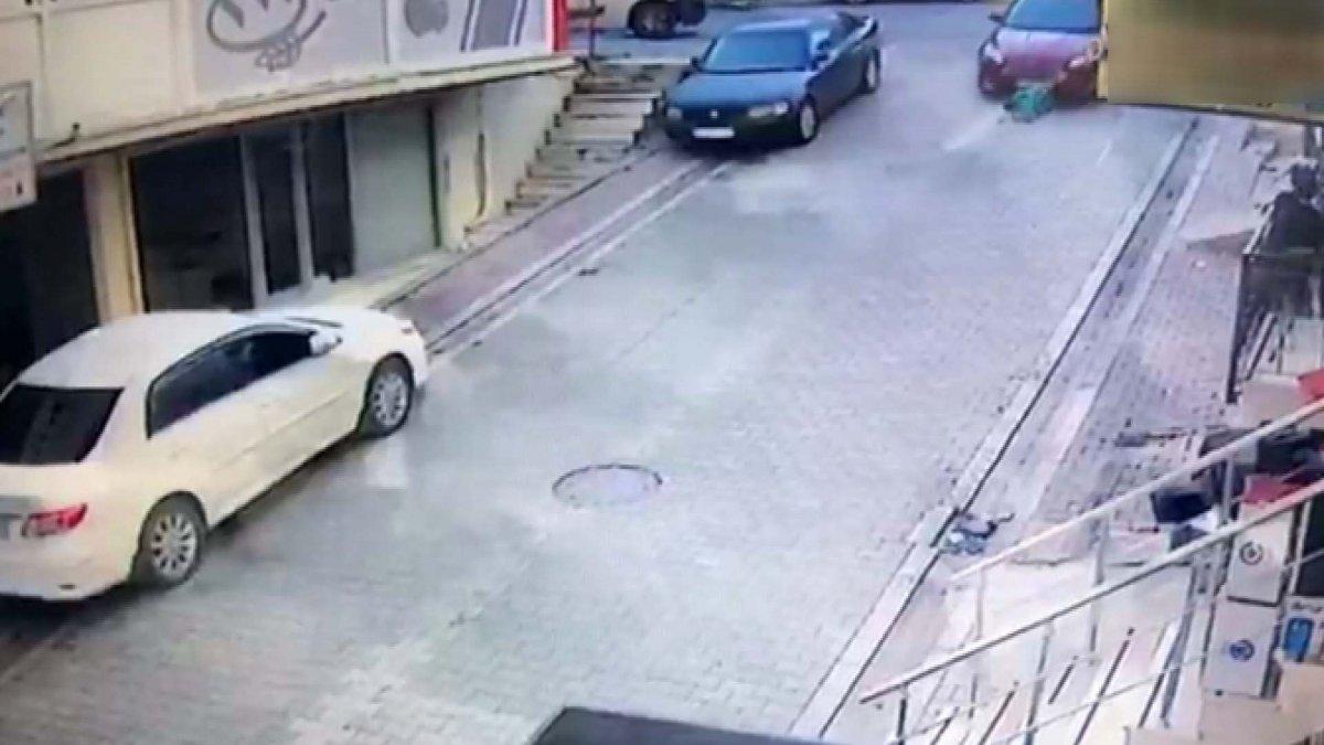 Esenyurt'ta sokakta oynayan çocuk arabanın altında kaldı