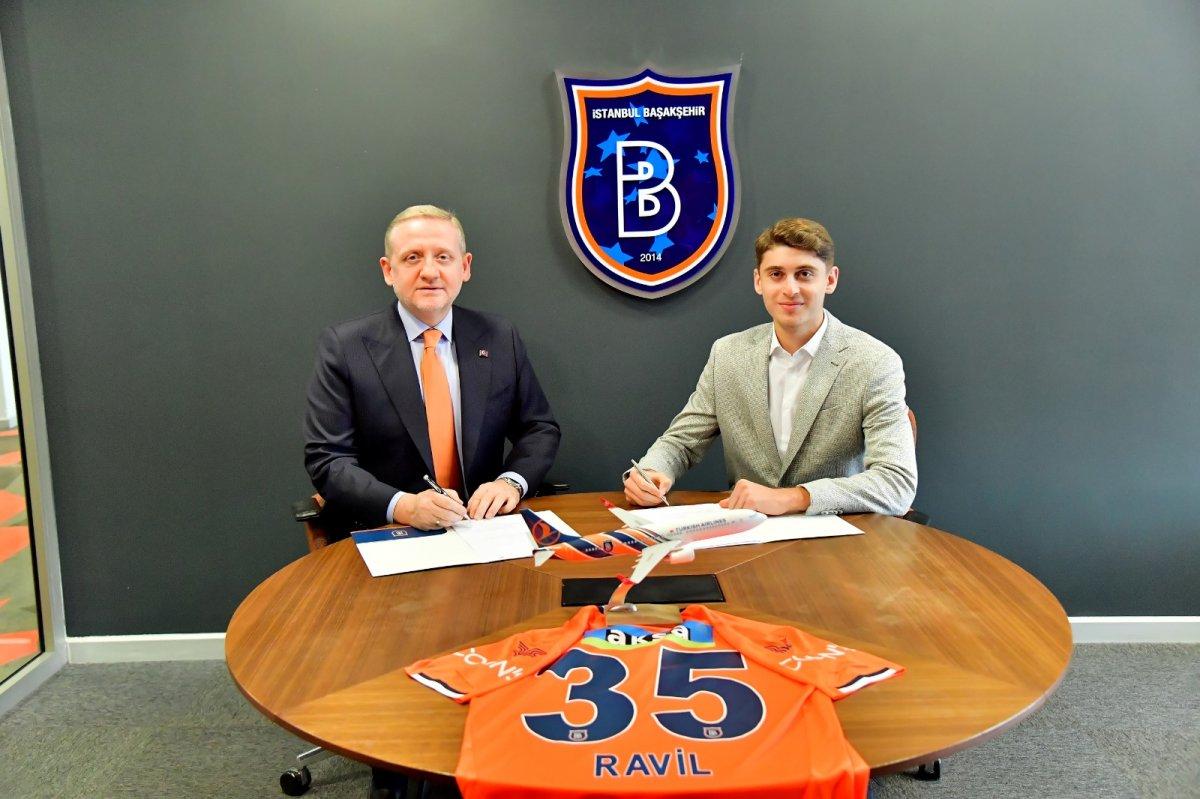 Ravil Tagir resmen Başakşehir'de