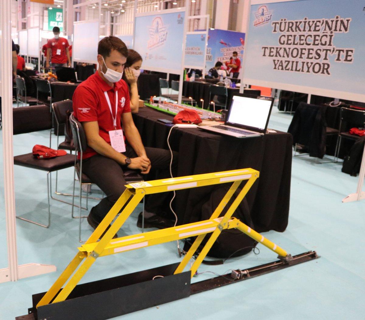 Mühendis öğrencilerden trafiği azaltacak hayalet bariyer