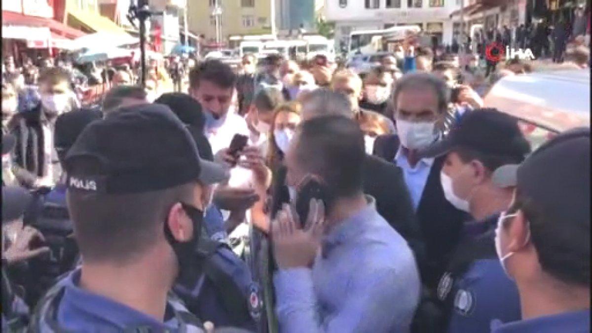 HDP’li vekillerden polise hakaret: Terbiyesiz, bana sicili söyle