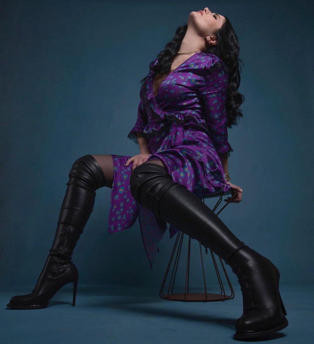 Başörtülüleri taciz eden Deniz Çakır, Kim Kardashian'ı eleştiren Ece Üner'e 'avam' dedi! Deniz Çakır kimdir?