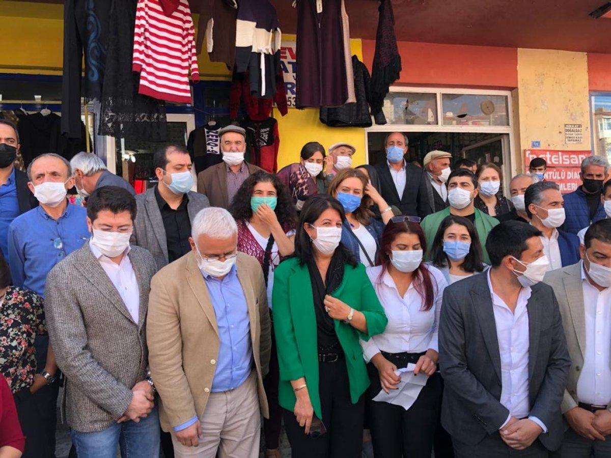 HDP’li vekillerden polise hakaret: Terbiyesiz, bana sicili söyle