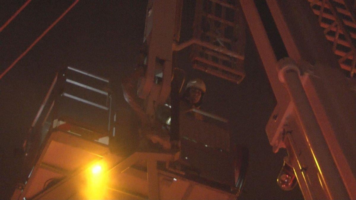 Bornova'da bir binanın teras katında piknik tüpü patladı